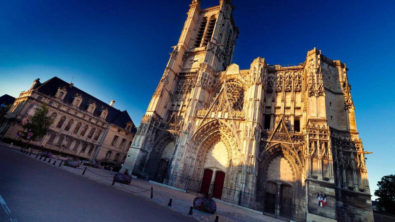 Le Chat De La Cathedrale - Calme - Jardin - Wifi Troyes Zewnętrze zdjęcie
